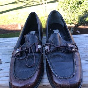 Vintage brown and black Brighton shoes